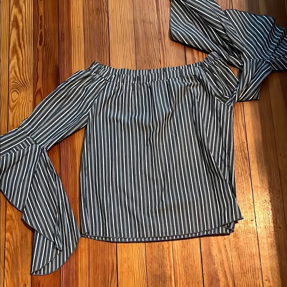 Striped off shoulder blouse with super cute sleeves - Picture 1 of 6
